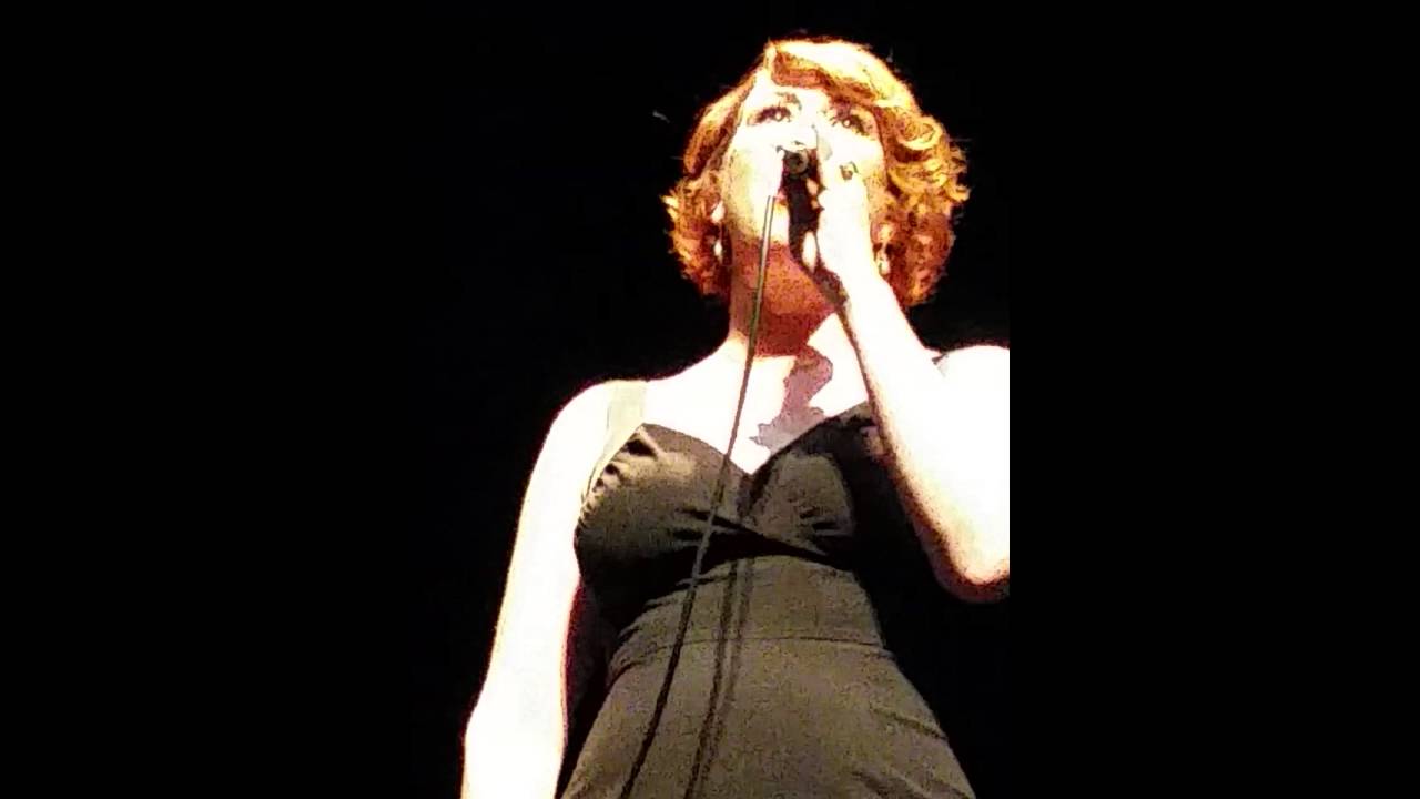 Molly Ringwald singing Somewhere over the Rainbow