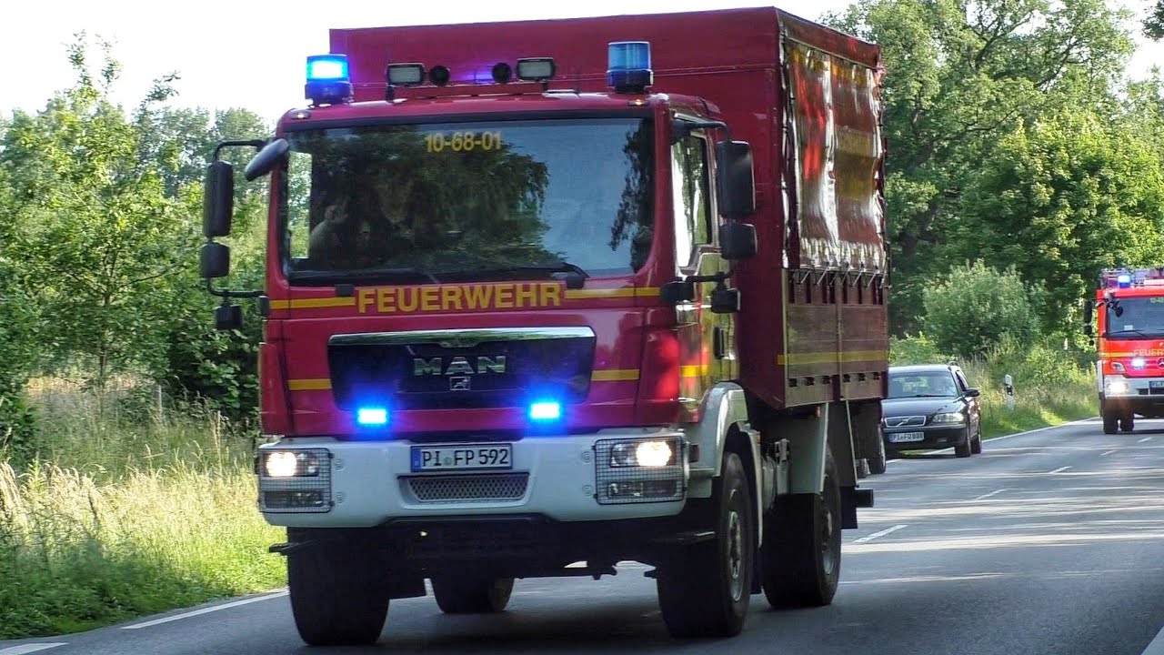 [Zug kracht in 2x PKWs!] Einsatzfahrten FF Quickborn + FF Hasloh + Kreisbereitschaft Rüst/Bahn + DRK