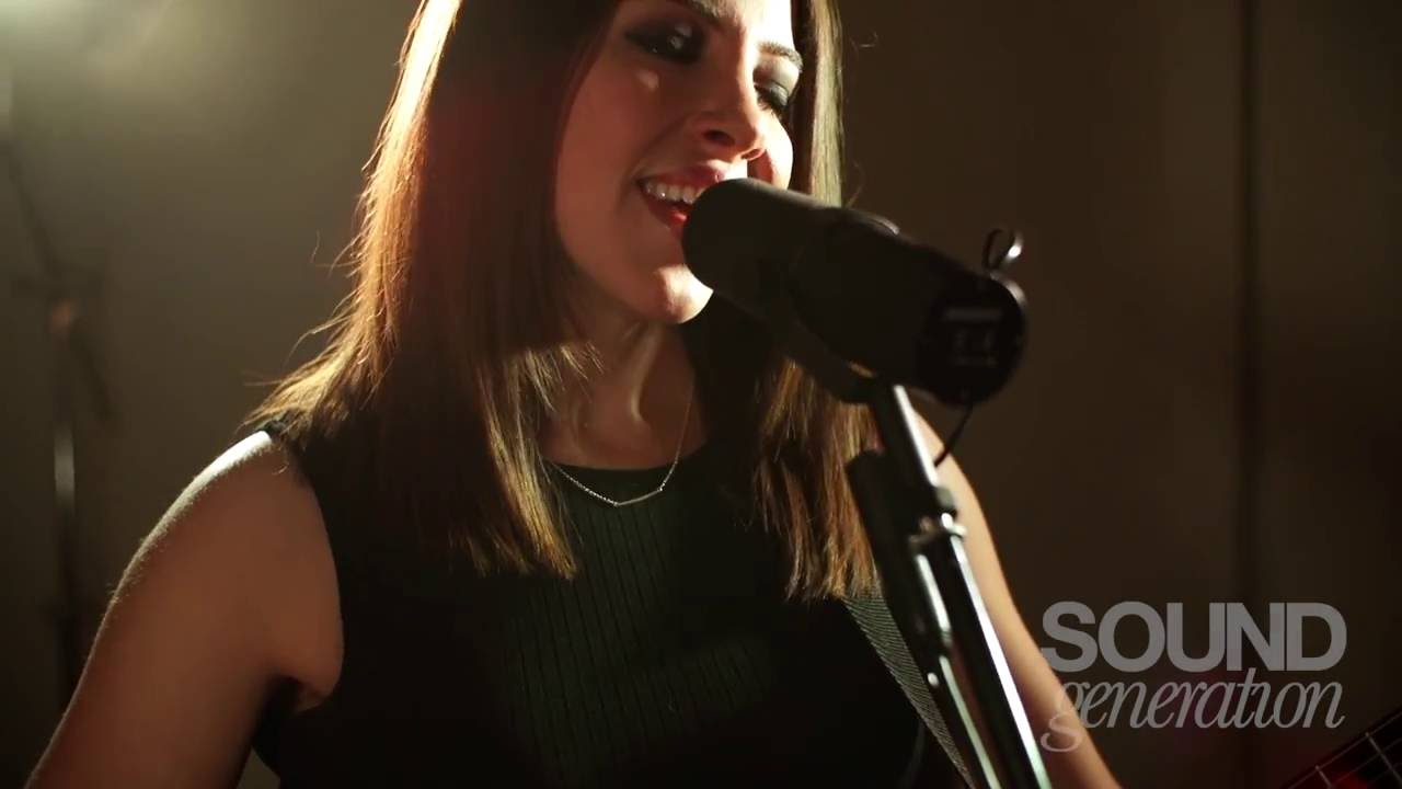 Laura - Lady in Red (Acoustic Cover)