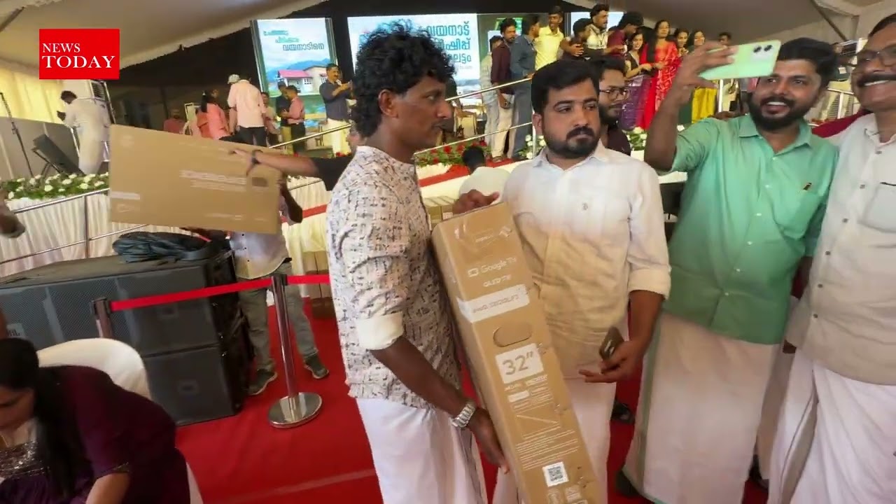 വയനാട്ടിൽ DYFI യുടെ സ്നേഹ സമ്മാനം..178 കുടുംബങ്ങൾക്ക് ടി വി Dyfi donated 178 TV for wayanad Township