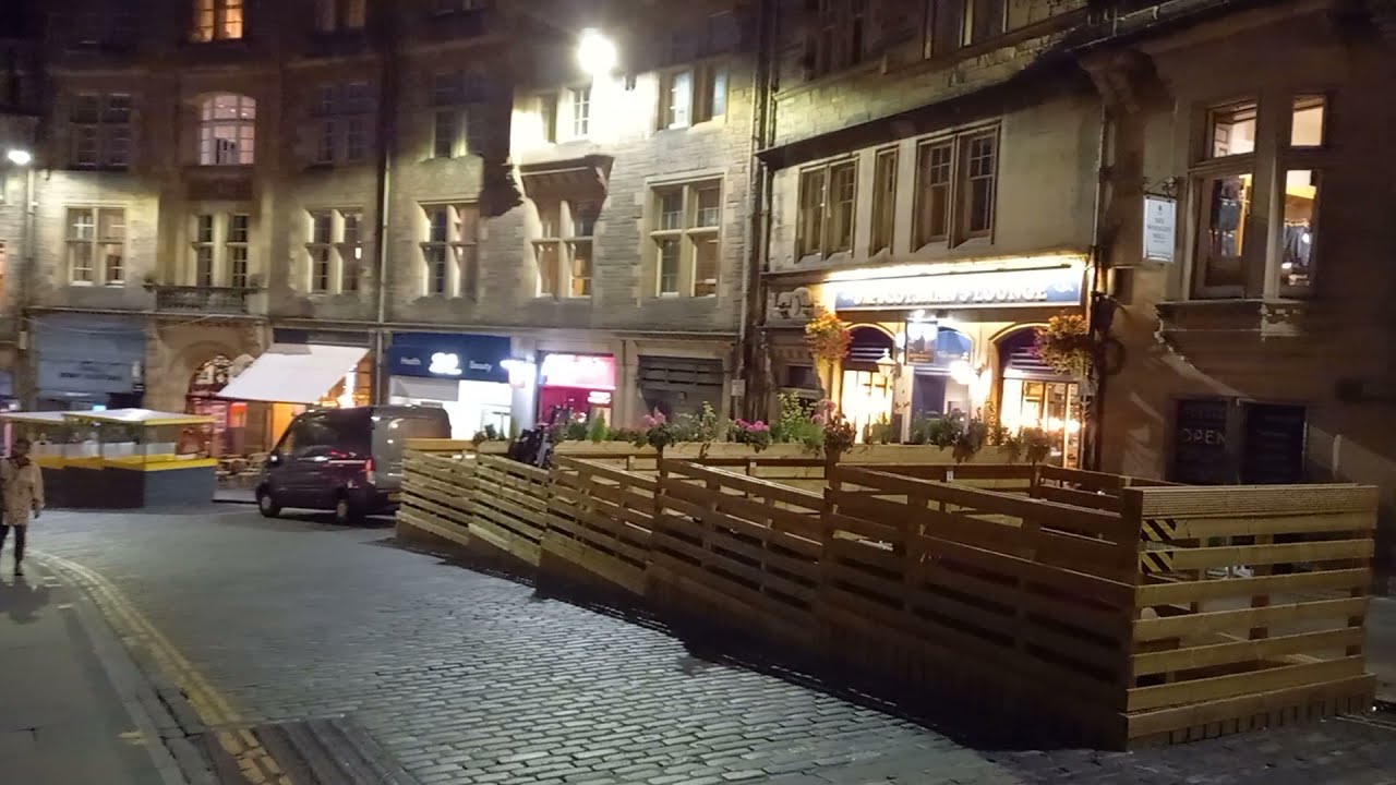 Edinburgh City Centre Evening Walking Tour Royal Mile to Princes Street