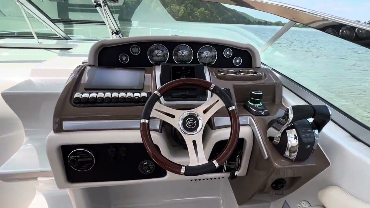 Crownline 350 Sport Yacht