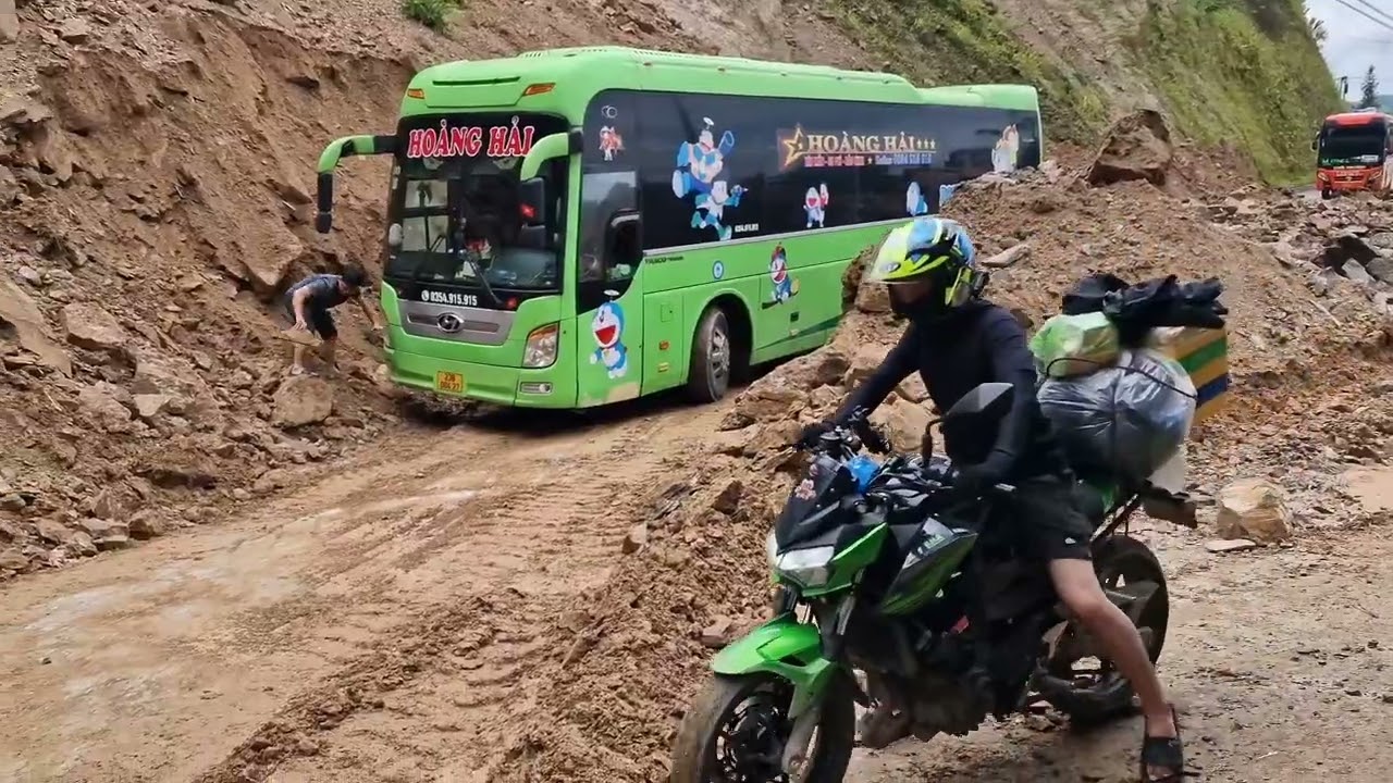 Sạt Lở To Ở Khu Mộ Đôi Và Cảnh Cấp Tốc Thông Đường