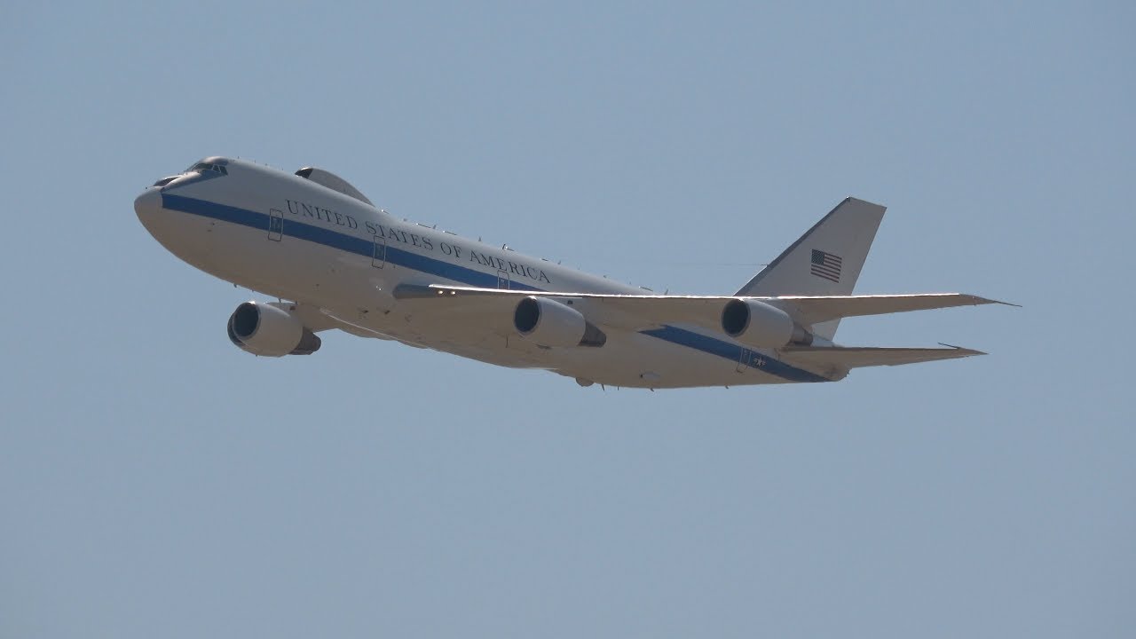 E-4B Flybys .. California Capital Airshow 2017 (4K)