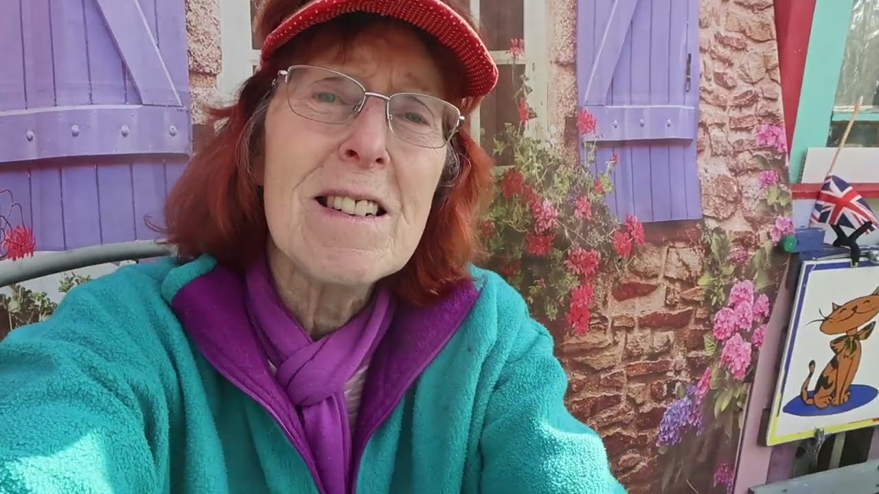 Беседа в саду в теплый мартовский день