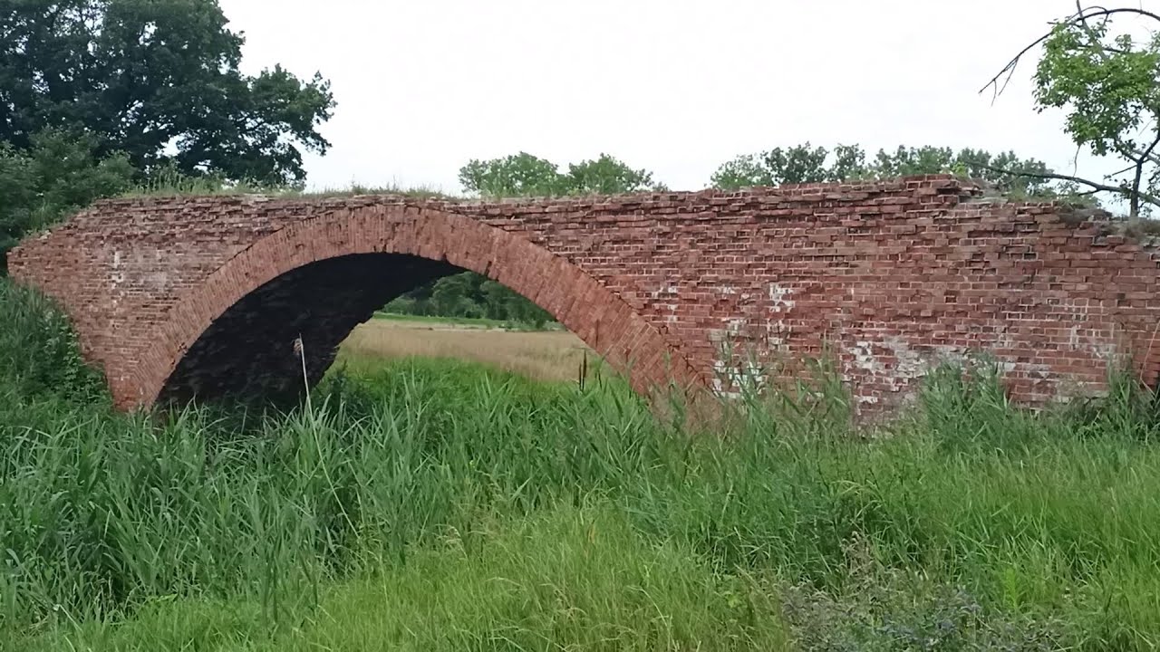 Szlakiem dawnej linii kolejowej Leszno - Krzelów część 1.
