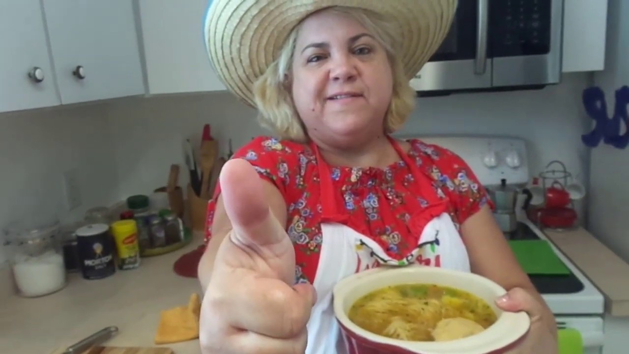 SOPA DE POLLO Y FIDEOS A LO CUBANO