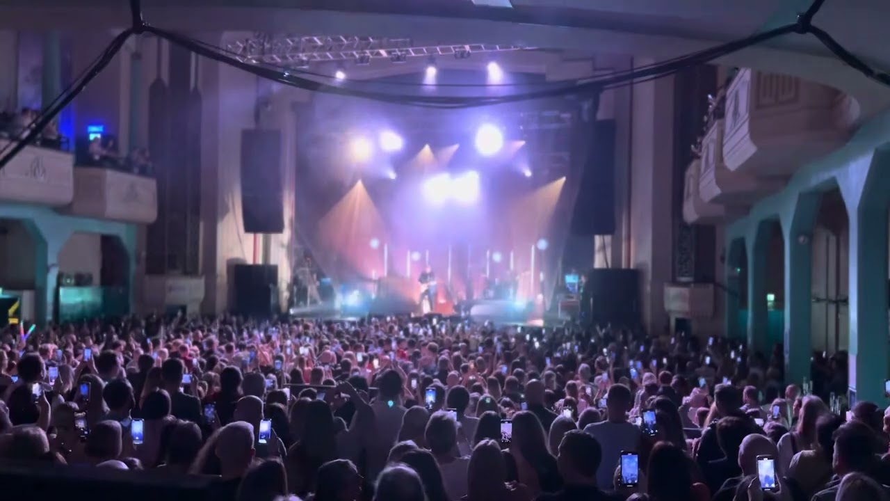 Leave a light on-Tom Walker-02 Academy-Glasgow-30th April 2024