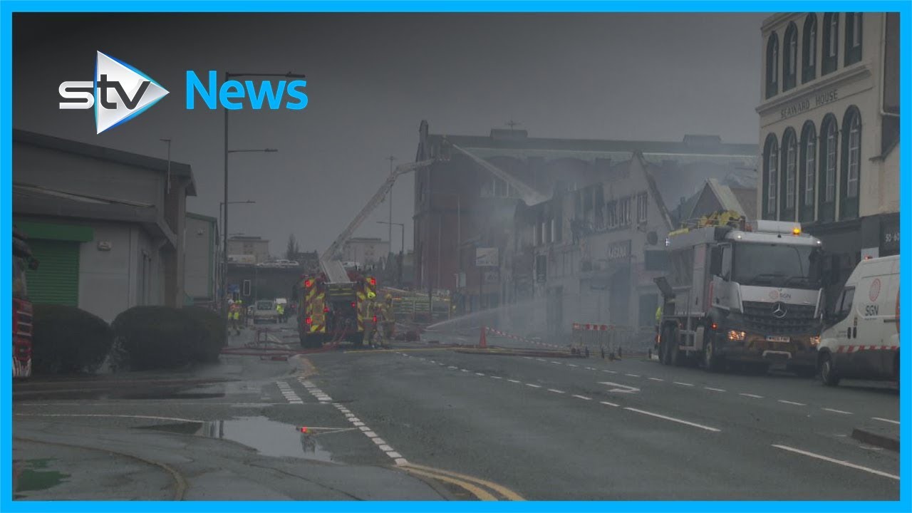 Firefighters tackle huge blaze at commercial building