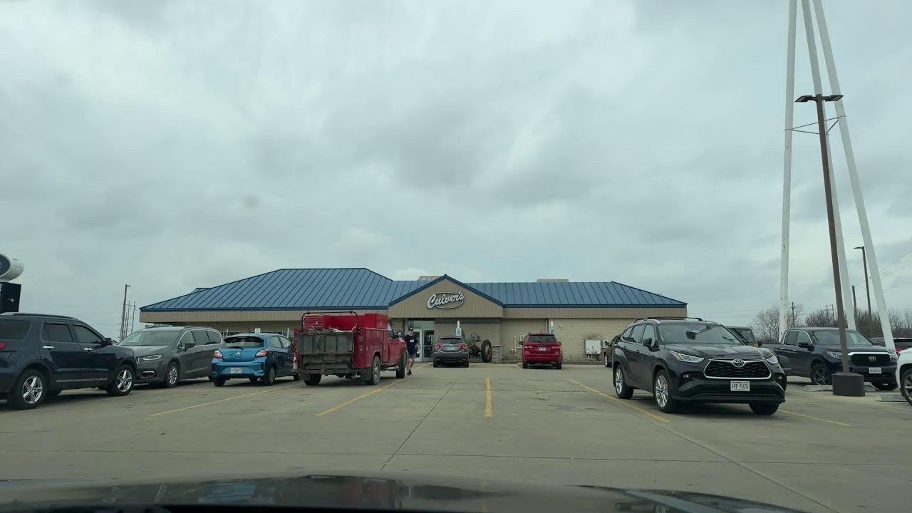 LIVE STORM CHASE – Team Midwestern Storm Trackers | First Chase of 2026