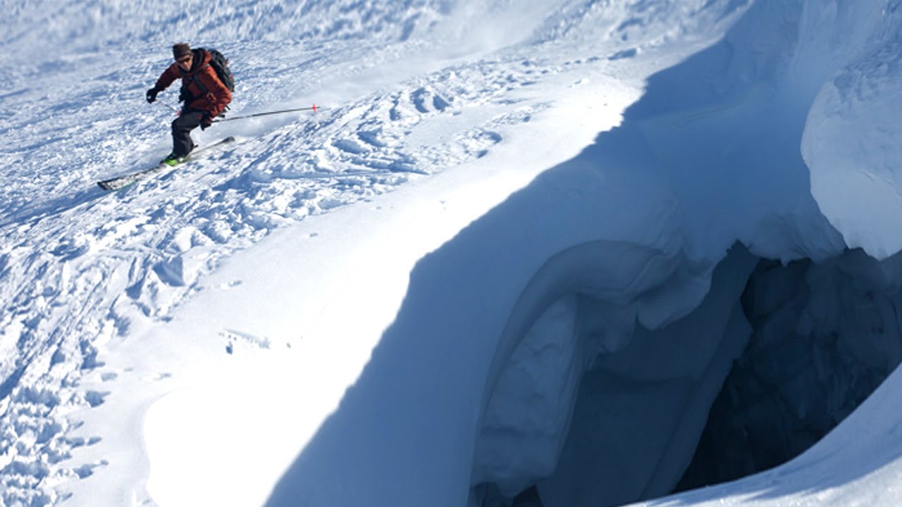 Ski patrouilleurs de La Grave [FR]  - a film by Guillaume Broust