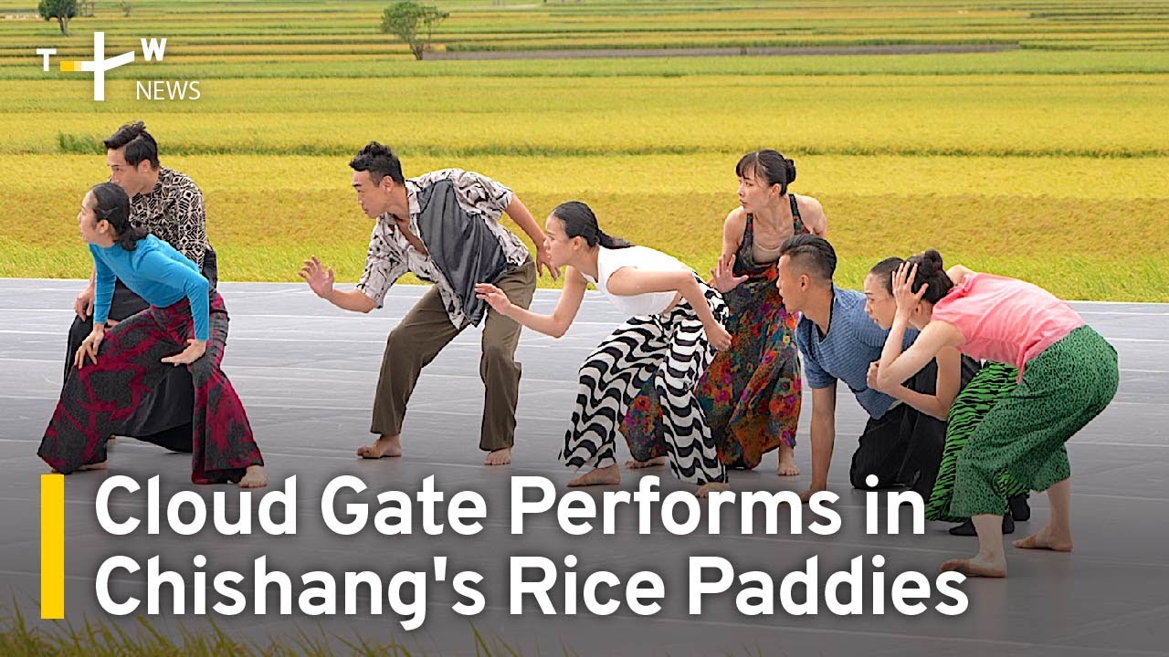 Cloud Gate Dance Troupe Performs in Chishang's Rice Paddies | TaiwanPlus News