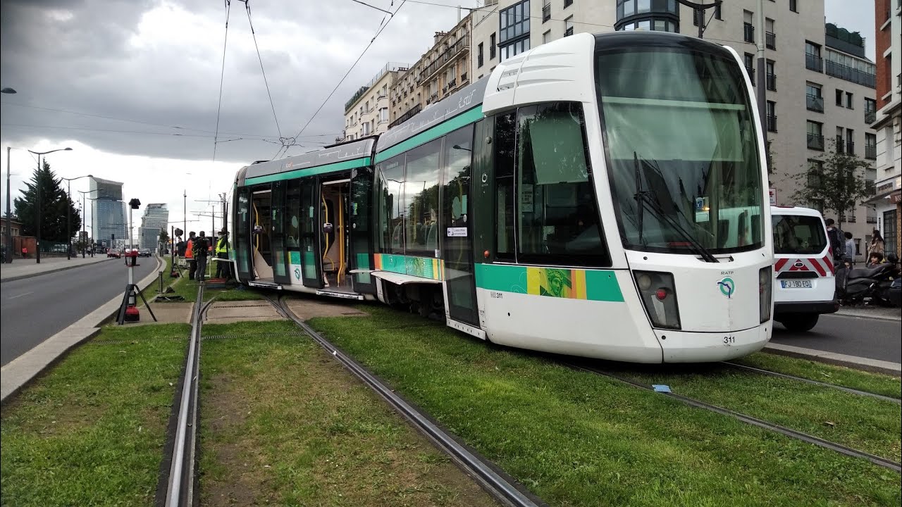 Déraillement du citadis 402 numéro 311 a porte de Charenton. Image de l'accident bus de remplacement