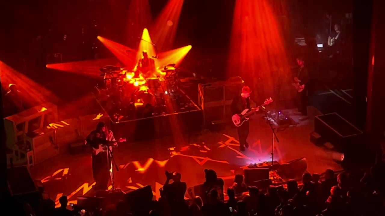 Biffy Clyro - Joy.Discovery.Invention live at Shepherds Bush - Blackened sky 20/10/24