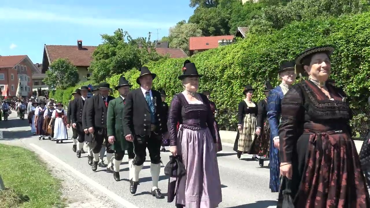 21. Treffen der Historischen Trachten von Altbayern in Neubeuern 2024 2