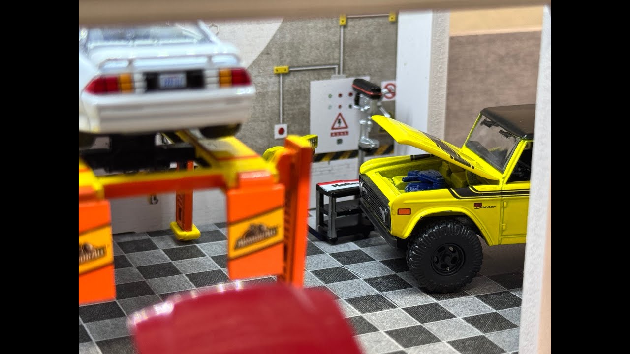 1/64 scale Moreart Mechanics Shop/Garage Diorama
