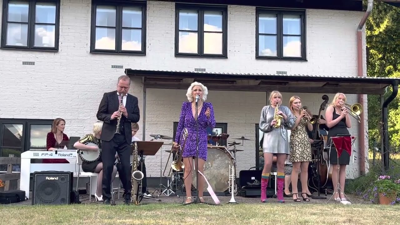 Shiny Stockings - Gunhild Carling & Family (Nanna, Idun, Petro, Max, Viggo, Ulf, Linnea, Gerd, Aina)