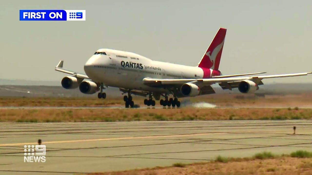 Самолет Qantas 747 VH-OEJ приземлился на кладбище в пустыне Мохаве.