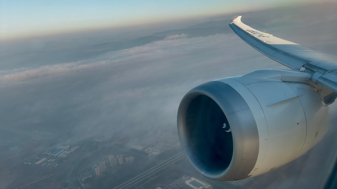[4K]China Eastern 787-9 Takeoff from Foggy Kunming During Sunrise