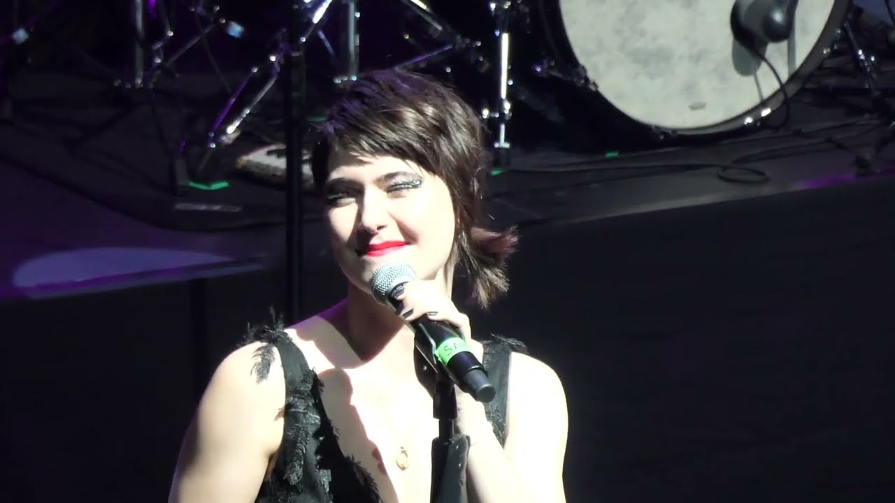 Sara Niemietz & Post-modern juke box, We can be heroes (Bowie), Olympia, Paris, 19.05.2022