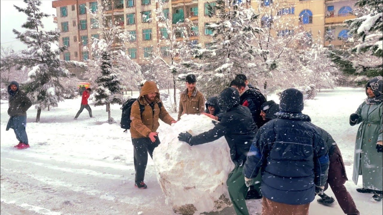 پیاده روی در روز برفی از کوته‌ سنگی تا شهرک حاجی نبی❄️☃️