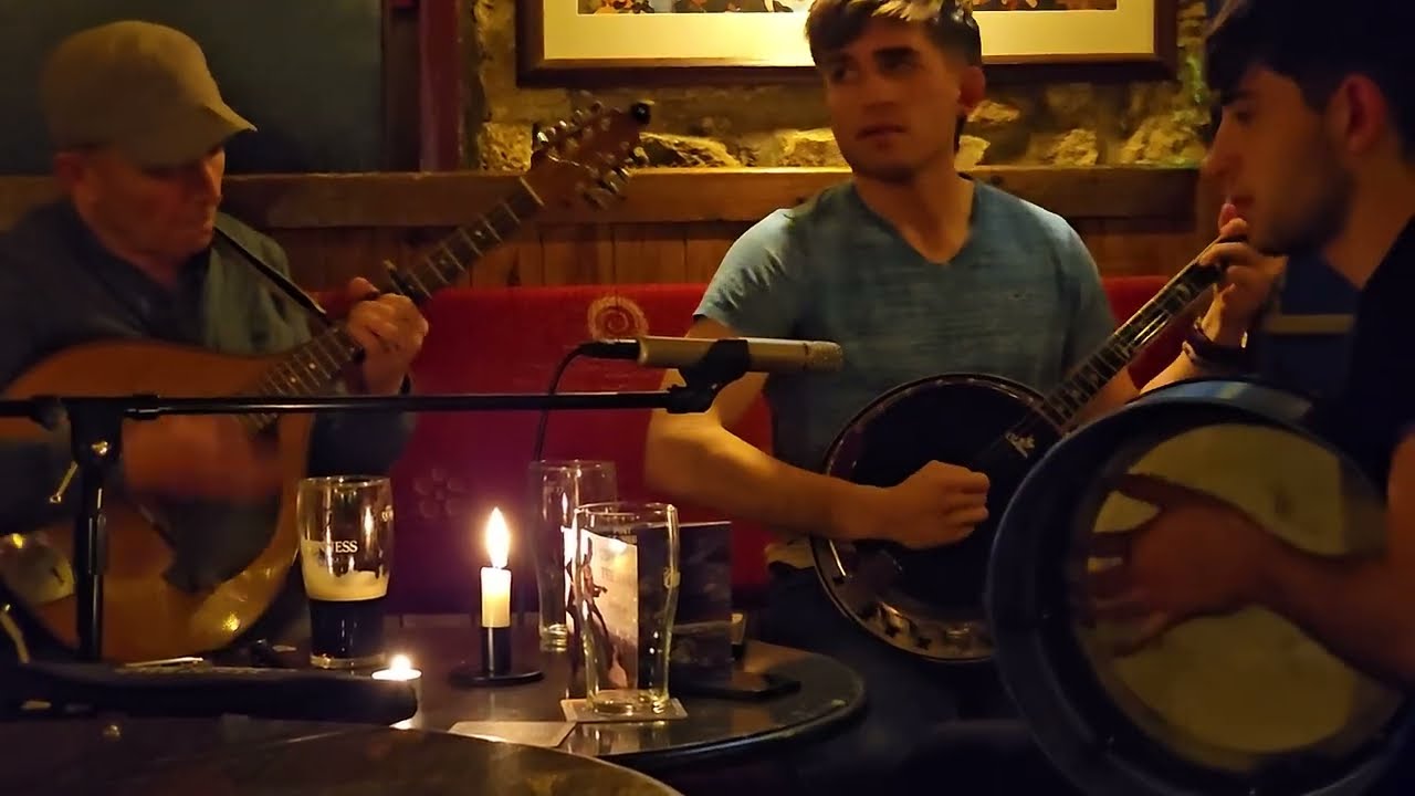 Reels in the Blue Light - Tiarnán Ó'Conaill, Joe Dunne and Brendan O'Connell