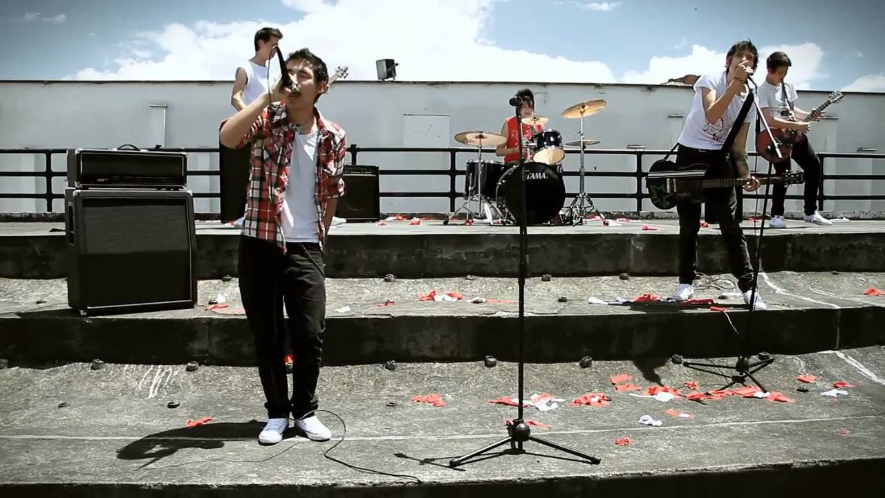Aunque Lejos Estes - Allen [Official Music Video HD]