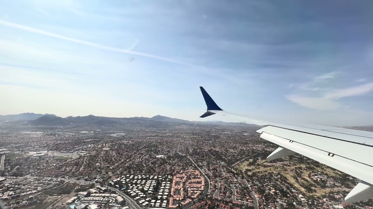 Airplane landing in Vegas (LAS)! #hockeytiki #landing #flying #pleasesubscribe @HockeyTiki 