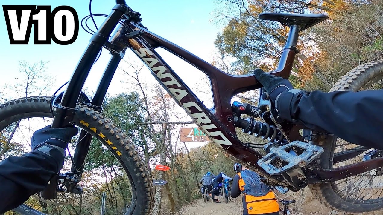 ПОМЕНЯЛИСЬ ВЕЛАМИ! ВЗЯЛ КАТНУТЬ DH ДВУХПОДВЕС SANTA CRUZ V10! Я ожидал большей разницы с MegaTower