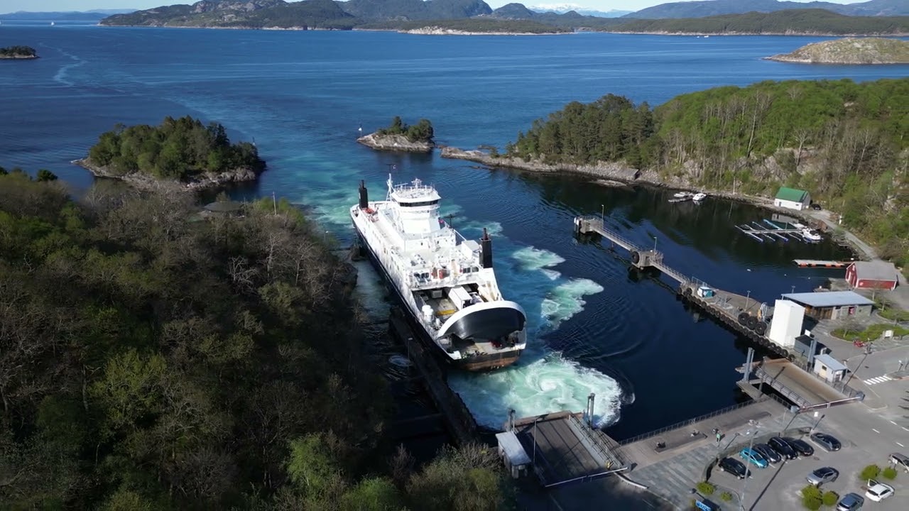 Carferry Bømlo docking at Sandvikvåg.