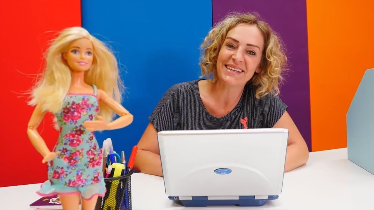 Puppenvideo für Kinder. Nicoles Arbeitsagentur. Barbie sucht einen Job
