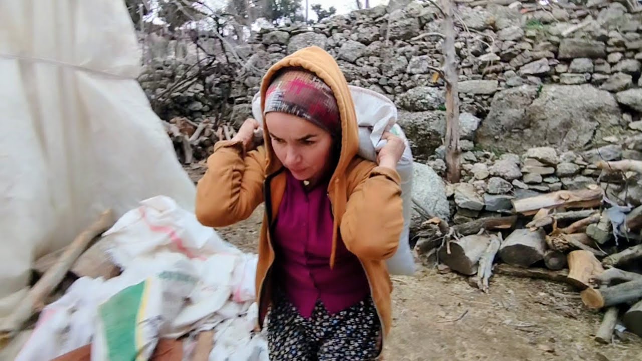 TRT Belgesel Esme: KEÇİLERE YEM ALDIK! (Köyde Zorlu Gün)#vlog 🐐🐐