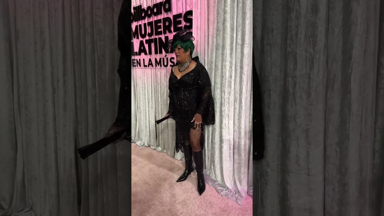 Ha llegado una DIVA 🖤 La India radiante en los #BBMujeresLatinas