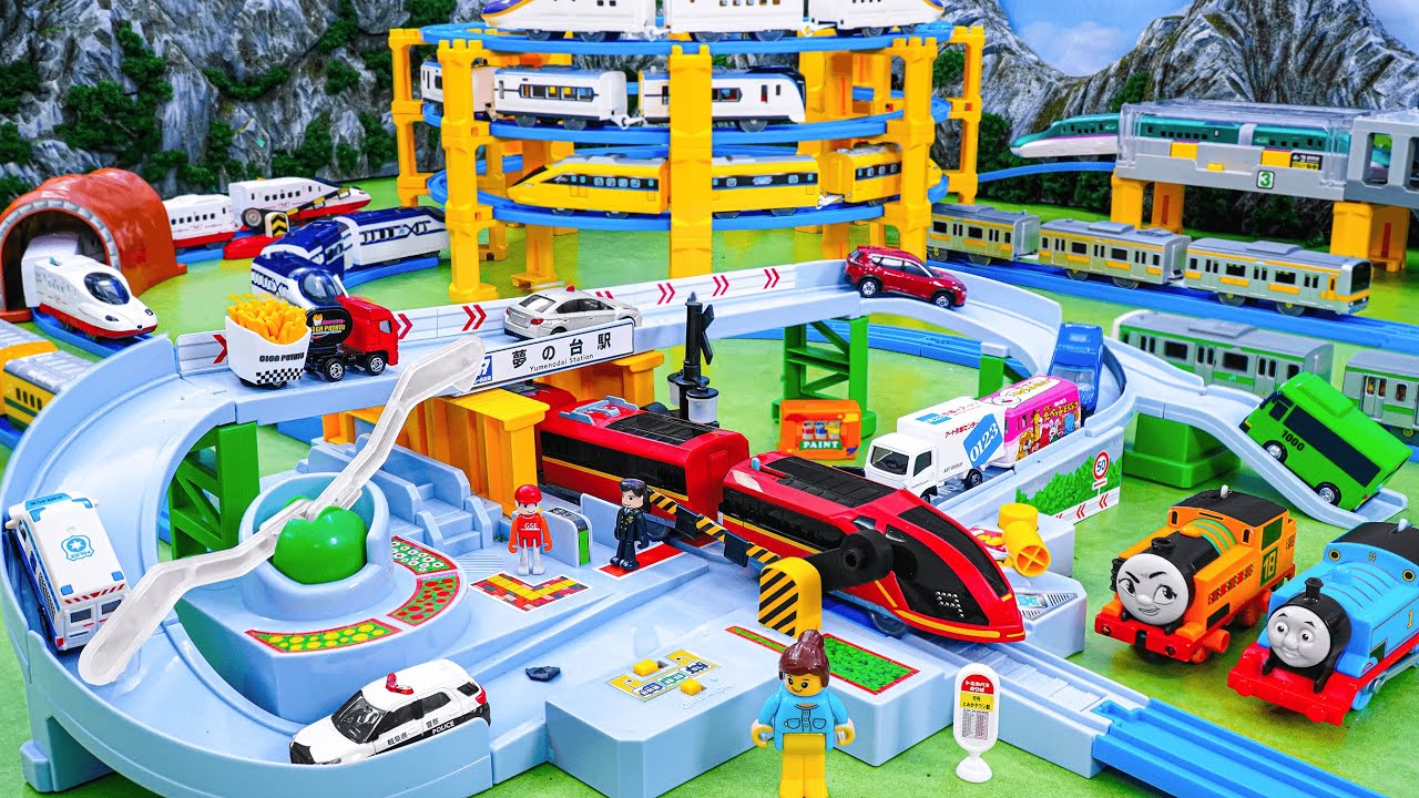 Plarail Shinkansen ☆ Construction of multi-purpose through Railway Crossing and around Tomica Town