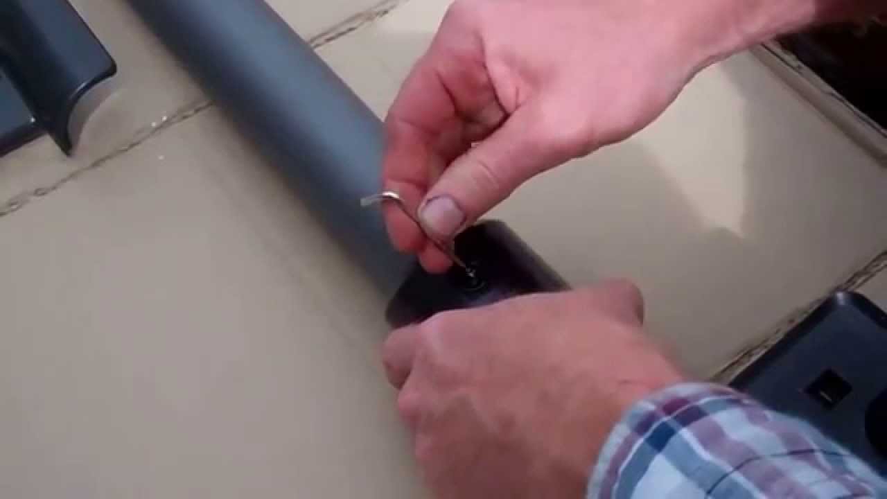 How to assemble roof rack on Nissan Navara D40