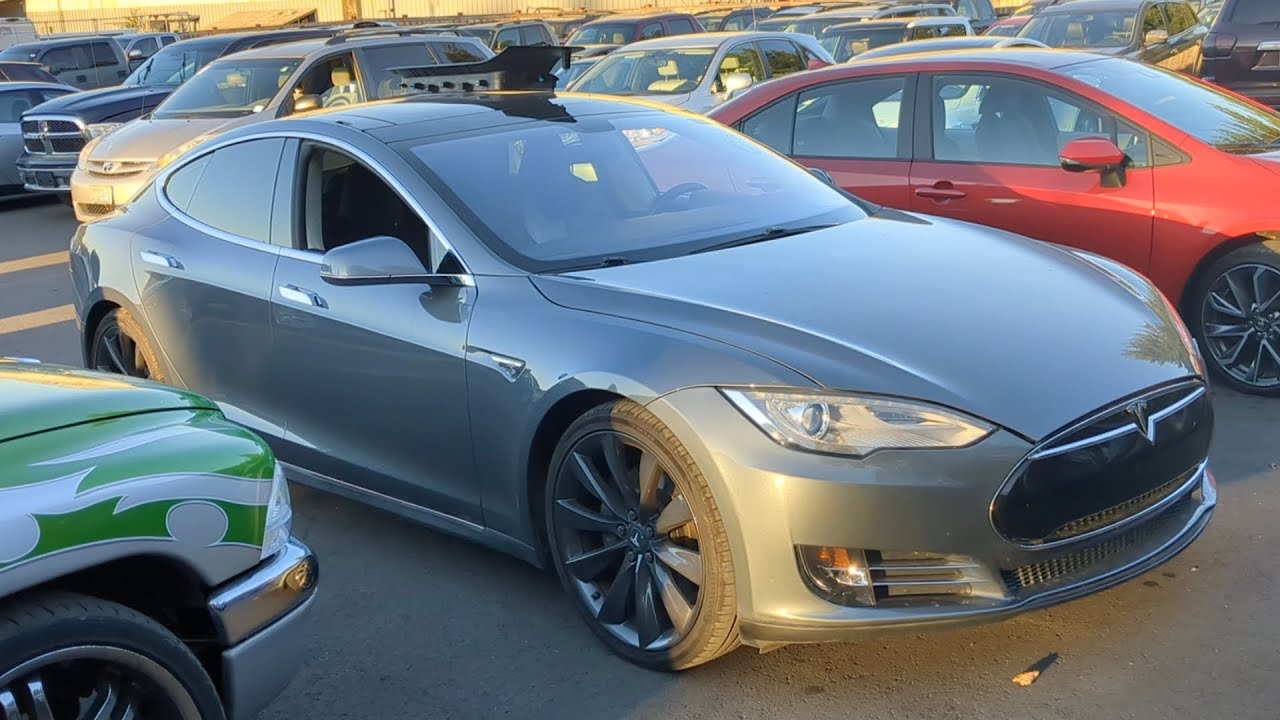 2013 Tesla Model S - Sunroof Motor Locations(s) Mystery Solved!