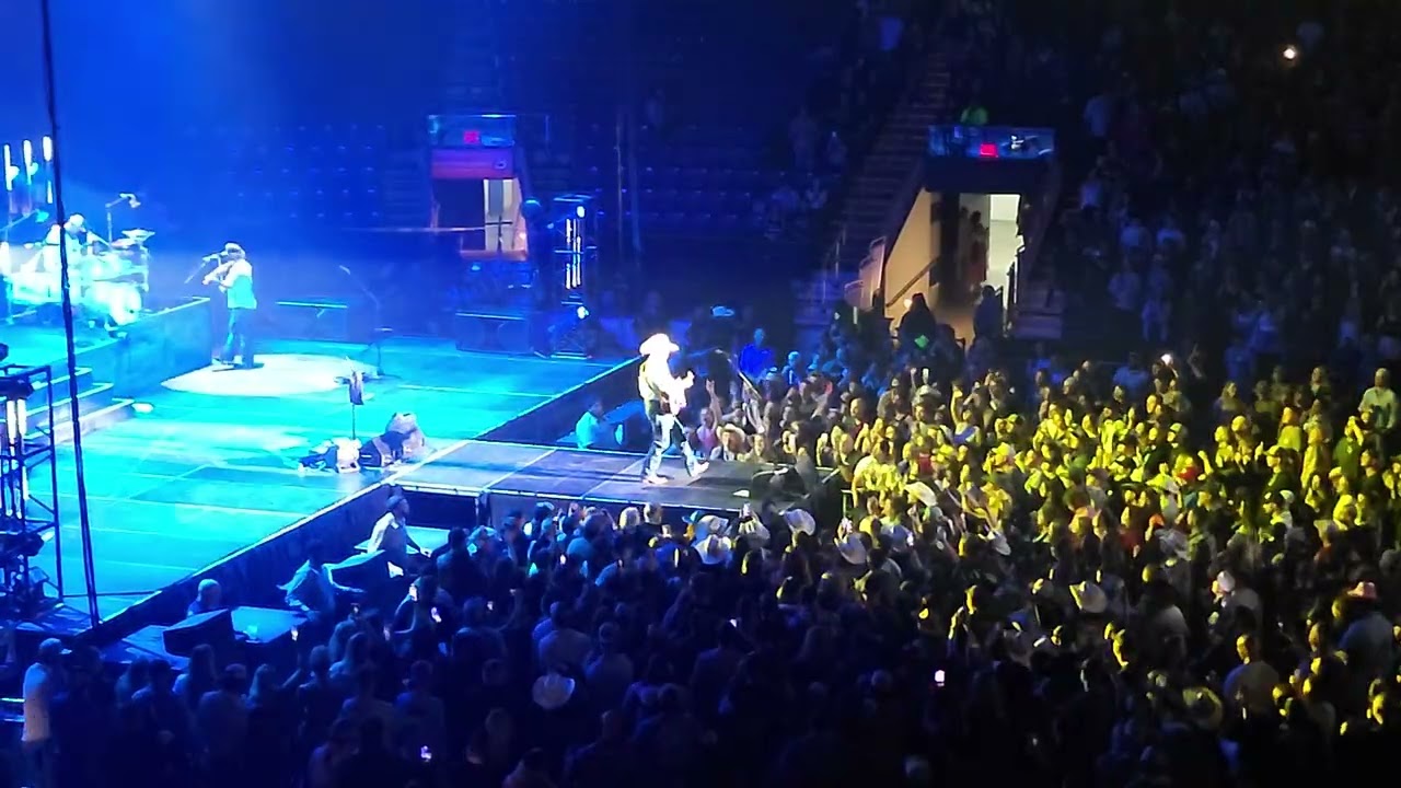 Cody Johnson - 'Til You Can't (live at Total Mortgage Arena Bridgeport, CT May 20, 2023)