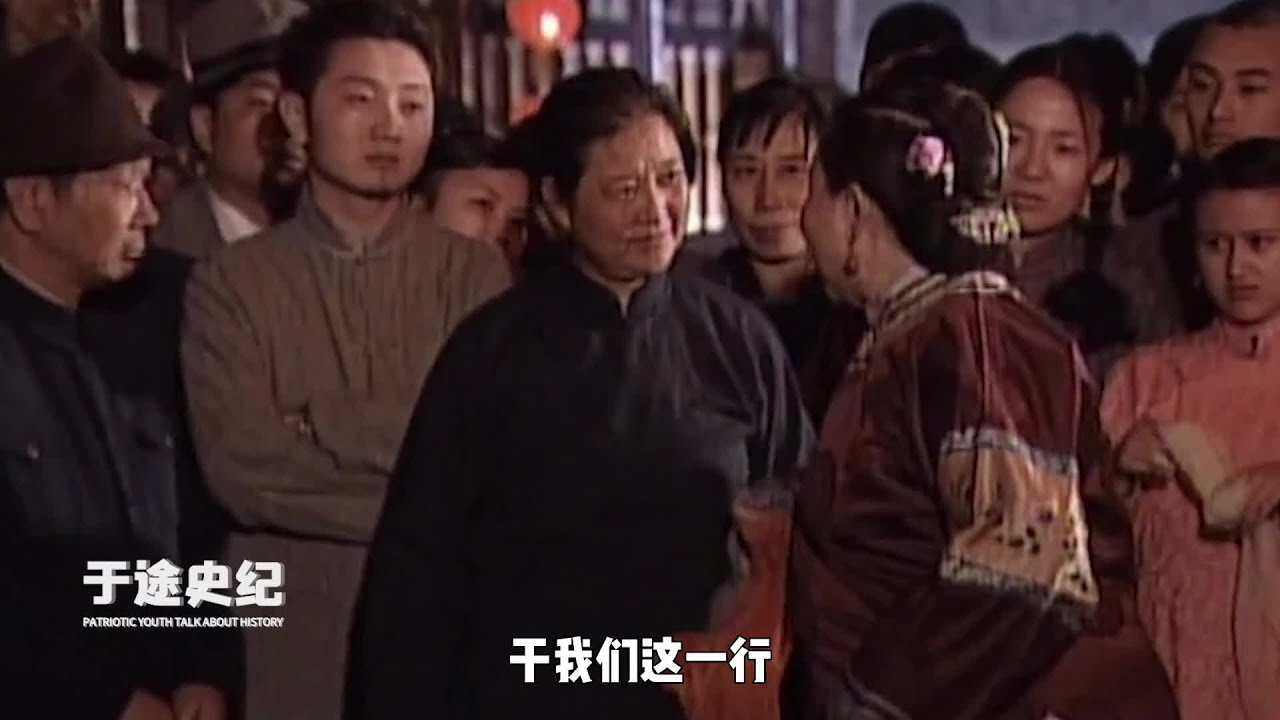 老鸨子当街叫嚣警卫员，主席听后大怒，查封所有怡红院  电视剧 #主席 #老鸨 #查封怡红院 #警卫员