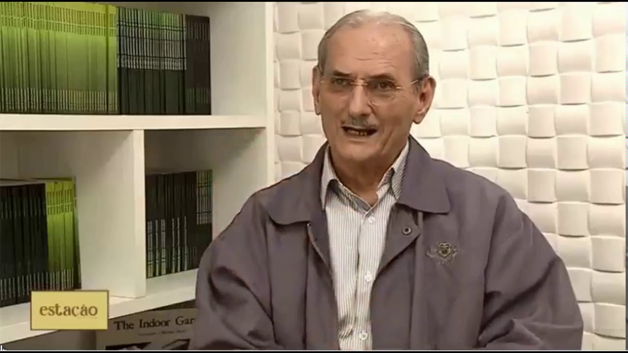 Fundo preto no tomate