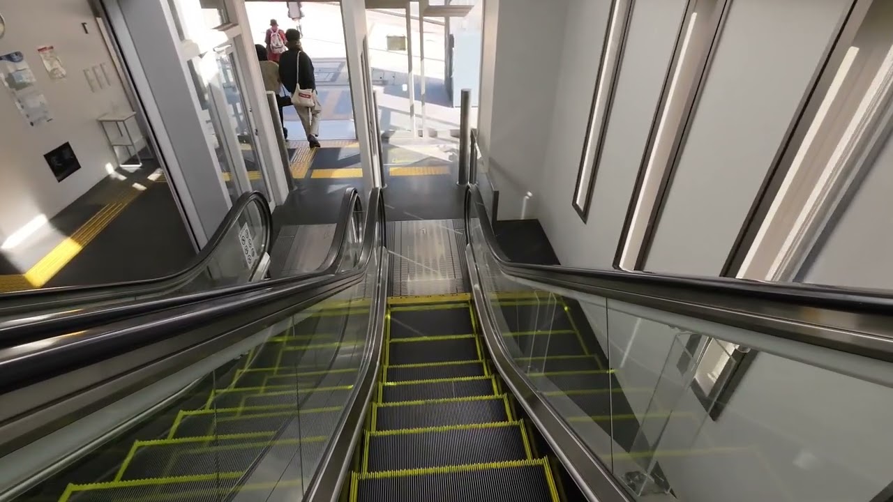 鹿児島 桜島港フェリーターミナル 2F‐1F | Sakurajima Port Ferry Terminal, Escalator Kagoshima Japan