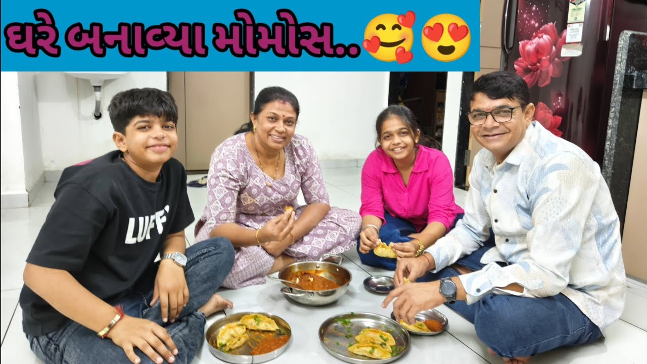 ઘરે બનાવ્યા મોમોસ અને એની લાલ ચટણી..🥰🥰😍😍
