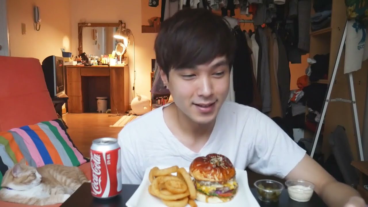 BenDeen Reupload ∙ Handmade Burger & Onion Rings - MUKBANG