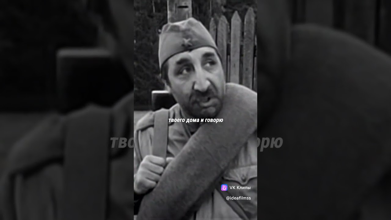 Солдат РККА и немецкие старики в 1945 