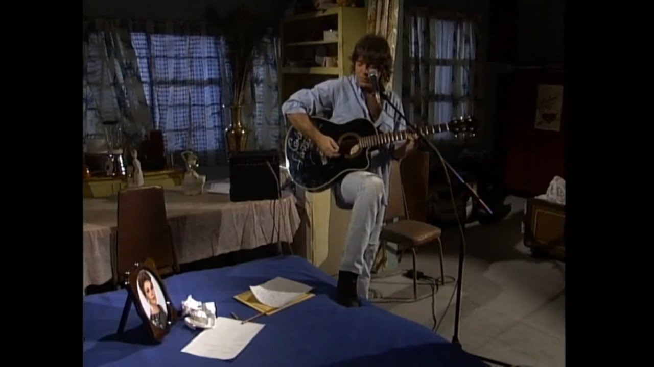 Lalo da un concierto a las 3 AM (spoiler: sale mal) (Volver a empezar, 1994)