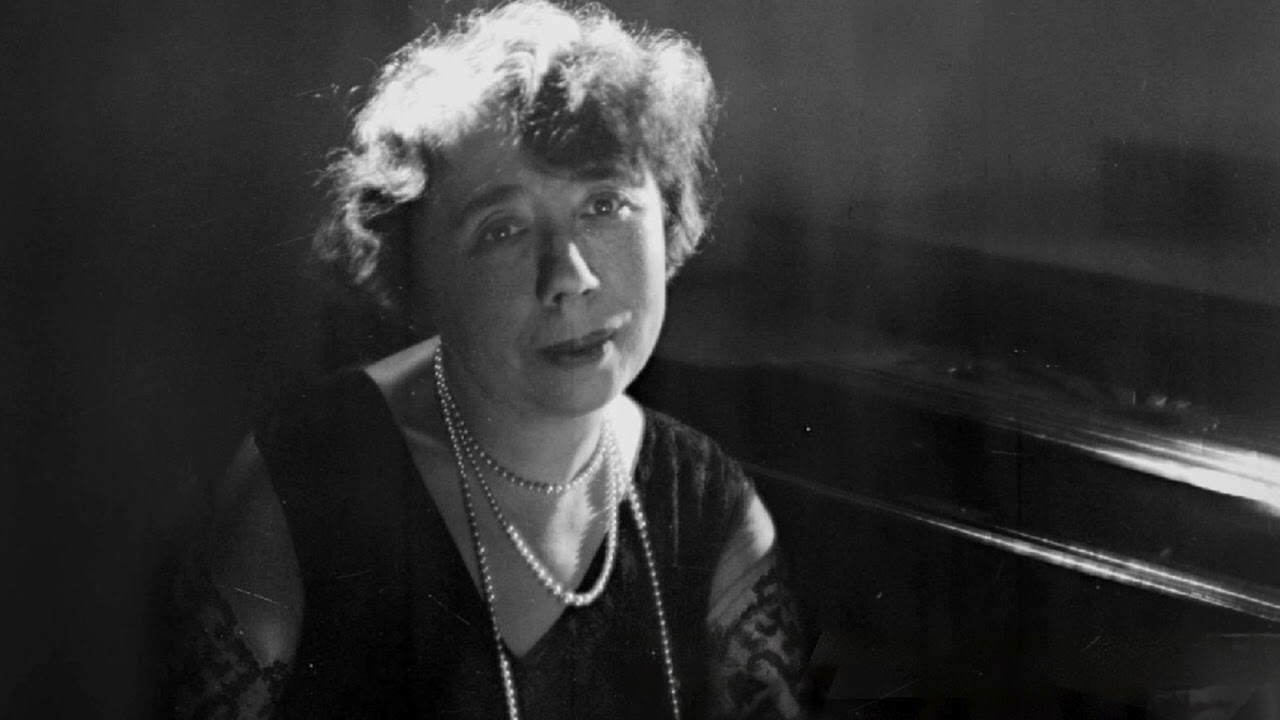 Marguerite Long plays Debussy's Arabesques No.1 & 2