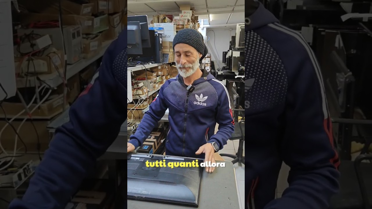 Jos&eacute; ripara un monitor e poi esulta a sorpresa ✌️🤩#riparazioni #elettroniche #aprilia #monitor