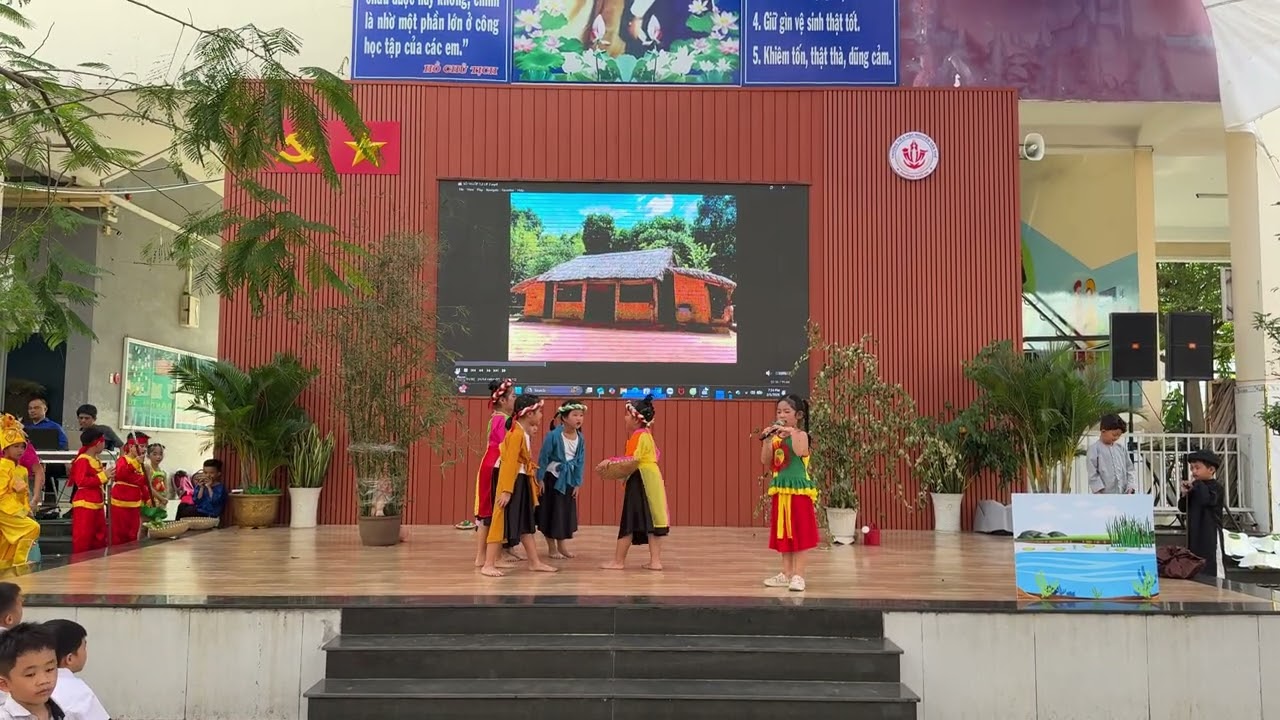 Lớp 1/2 tham gia dự thi Kể chuyển theo sách. NH 2025-2026