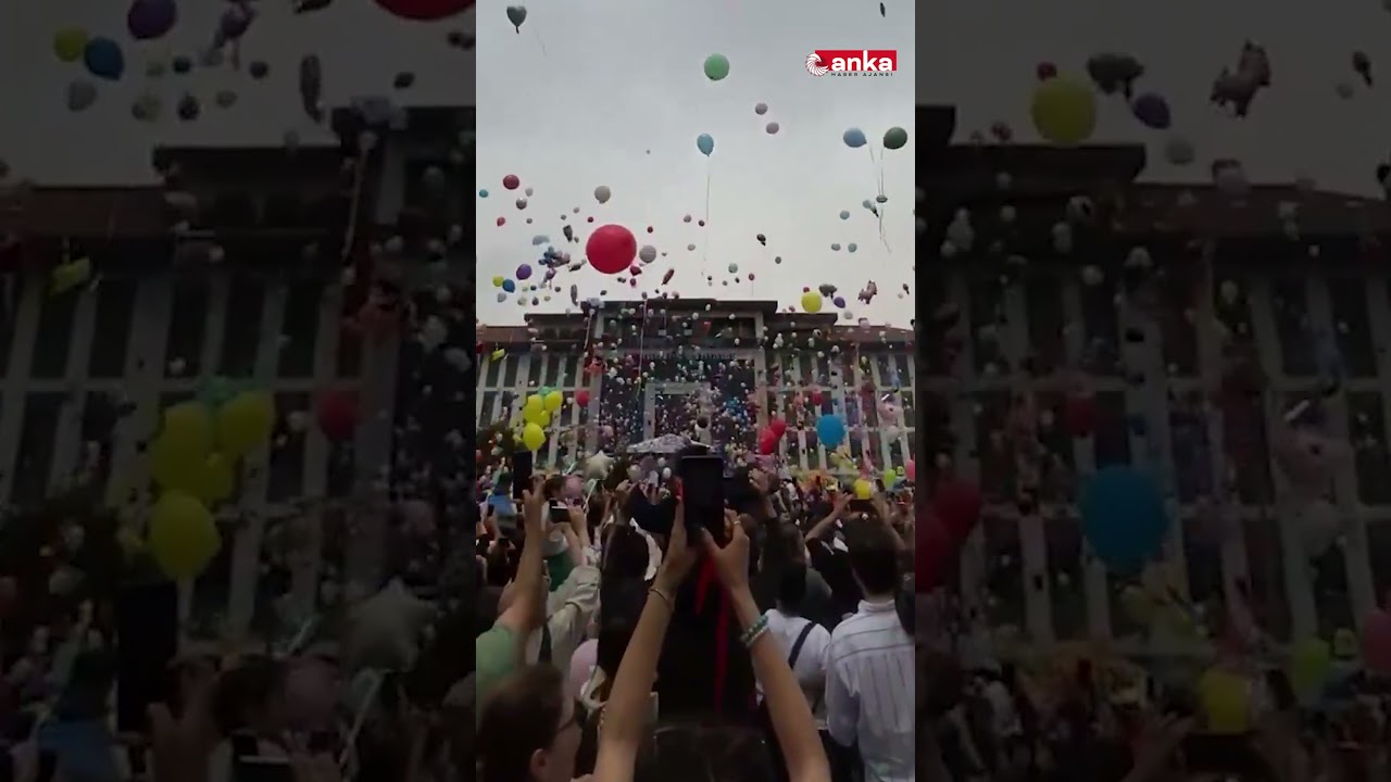 Sancaktepe Belediyesi &ouml;n&uuml;nde toplanan binlerce kişi kanseri yenen &ccedil;ocuk i&ccedil;in balon u&ccedil;urdu #shorts