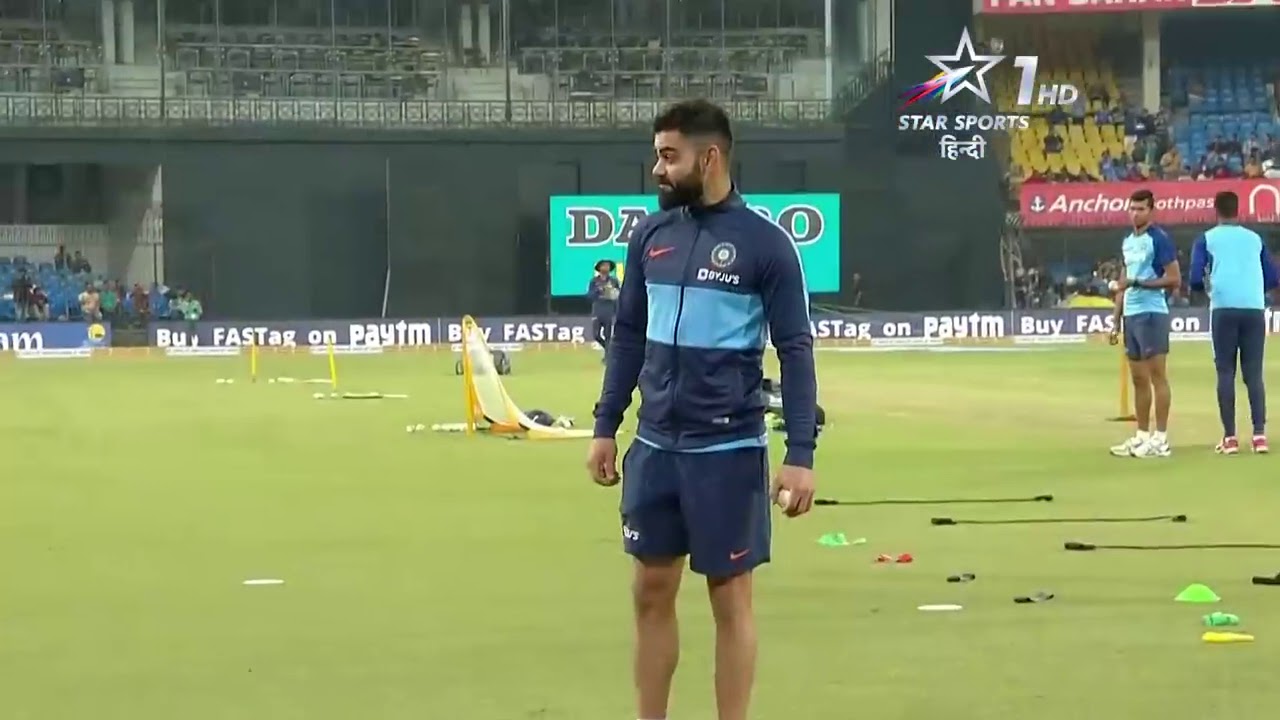 #INDvSL 20-20  Virat Kohli's mimicry of Harbhajan has everyone in splits!
