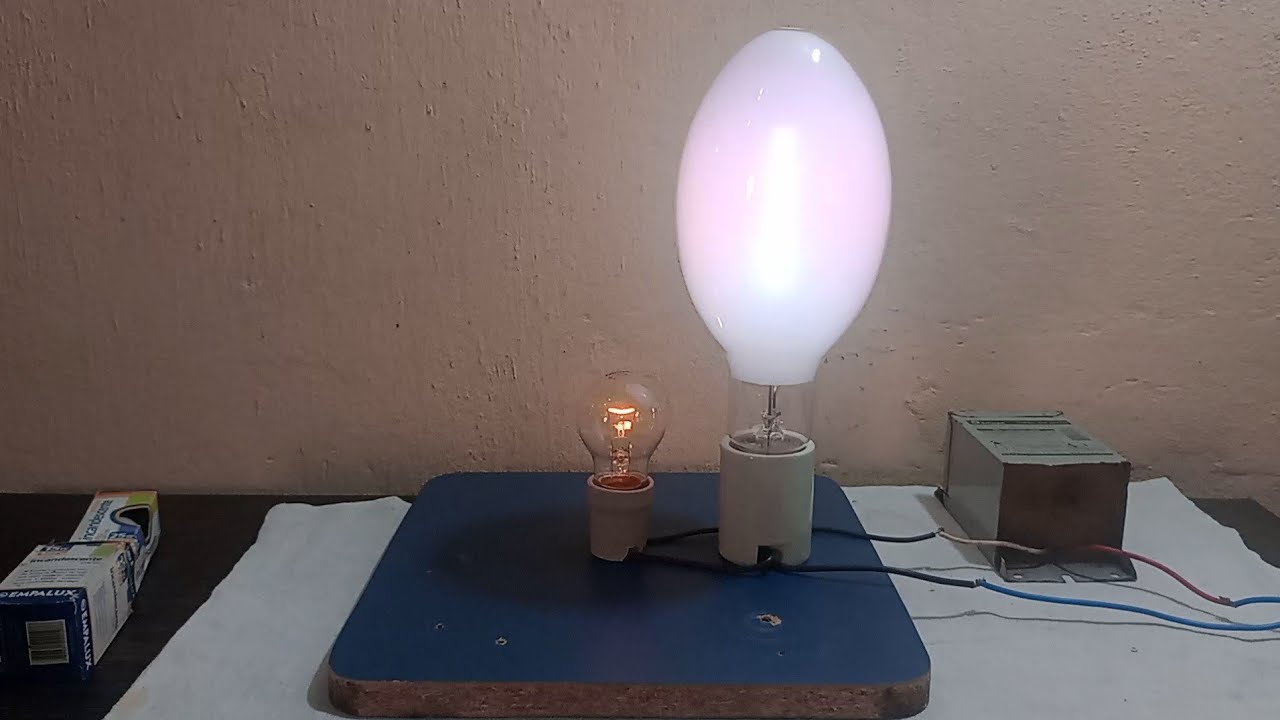 O que acontece se ligar uma lâmpada incandescente 60W + vapor mercúrio 400 e o reator JUNTOS!?